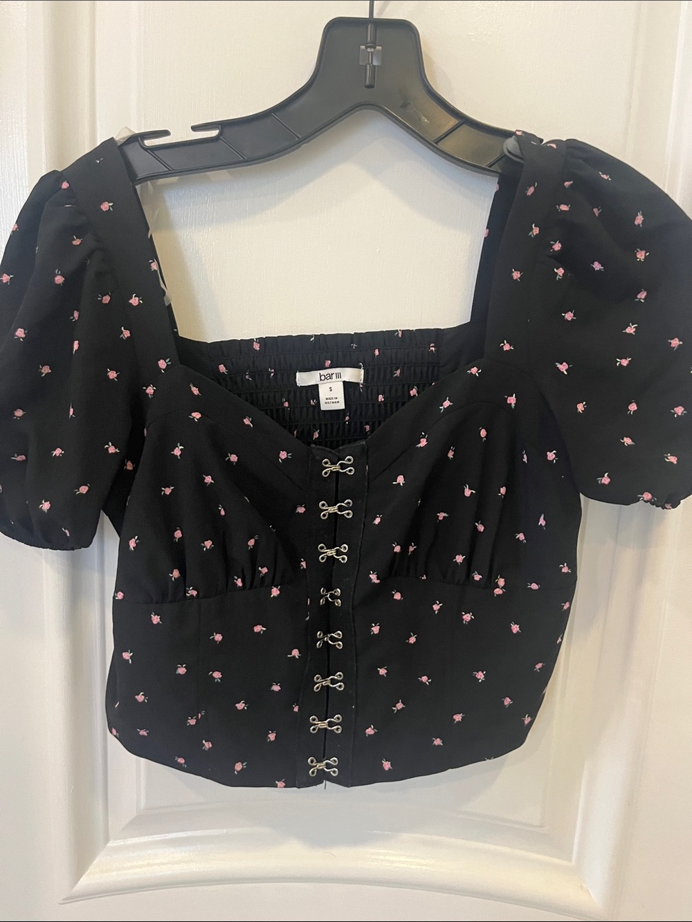 Bardot Black Puff Sleeve Floral Hook-and-Eye Crop Top